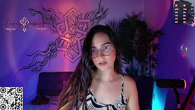 Snapshot of Emmi_Roberts chatting on May 8, 2026, 3:21 am Emmi Roberts online show from May 8, 2026, 3:21 am