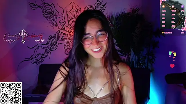 Snapshot of Emmi_Roberts chatting on May 15, 2026, 11:14 pm Emmi Roberts online show from May 15, 2026, 11:14 pm