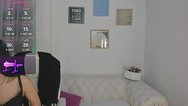 Pretty Johnson  online show from September 9, 2025, 12:25 pm