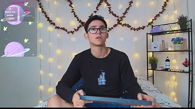 Danny-Swift13 online show from March 17, 2025, 1:18 pm