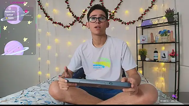 Danny-Swift13 online show from March 18, 2025, 8:05 pm