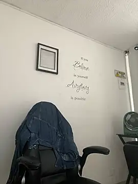 Snapshot of Haron-Hot chatting on March 17, 2025, 7:48 pm Haron-Hot online show from March 17, 2025, 7:48 pm