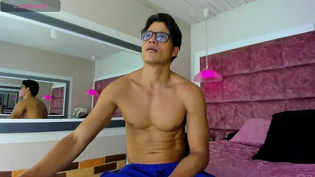 Christian Musclet4 online show from March 18, 2025, 4:28 pm