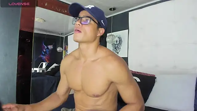 Christian Musclet4 online show from March 21, 2025, 11:12 pm