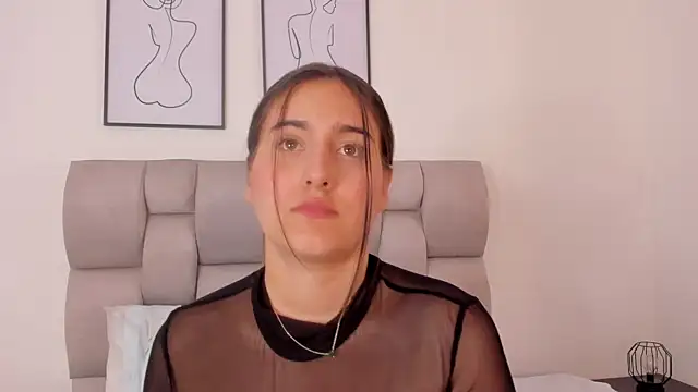 Hanna Evans   online show from September 14, 2025, 4:07 pm