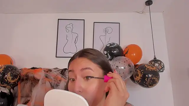 Hanna Evans   online show from October 24, 2025, 12:15 pm