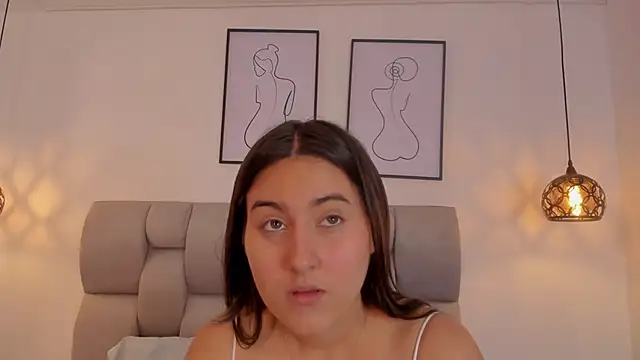 Hanna Evans   online show from September 23, 2025, 11:39 am