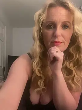 Snapshot of Mistress-LillyRose chatting on March 19, 2025, 4:02 pm Mistress-LillyRose online show from March 19, 2025, 4:02 pm