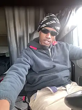 Sir-Tucker online show from November 20, 2025, 3:02 pm