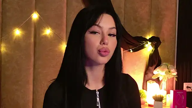 Leya Foxhall online show from November 14, 2025, 11:25 am