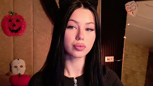 Leya Foxhall online show from October 30, 2025, 10:35 am