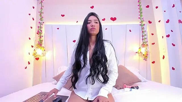 Snapshot of KarolHilton chatting on March 18, 2025, 3:34 am KarolHilton online show from March 18, 2025, 3:34 am