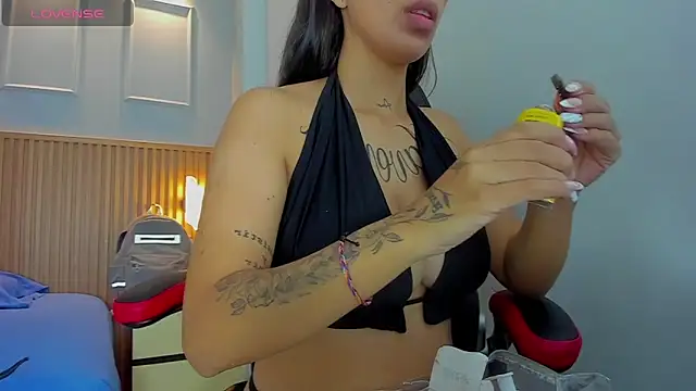 TATILARSON1 online show from October 2, 2025, 12:41 pm