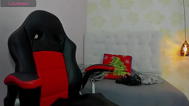 TATILARSON1 online show from December 15, 2025, 12:55 pm