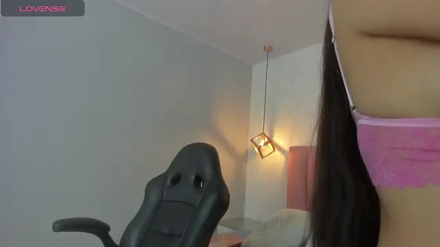 TATILARSON1 online show from January 14, 2026, 1:04 pm