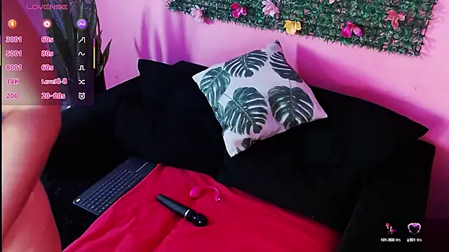 Snapshot of DianaGom chatting on October 8, 2025, 10:39 am DianaGom online show from October 8, 2025, 10:39 am