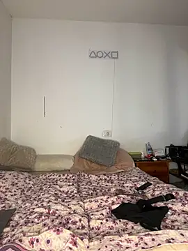 DarkVelvet online show from November 3, 2025, 4:32 pm