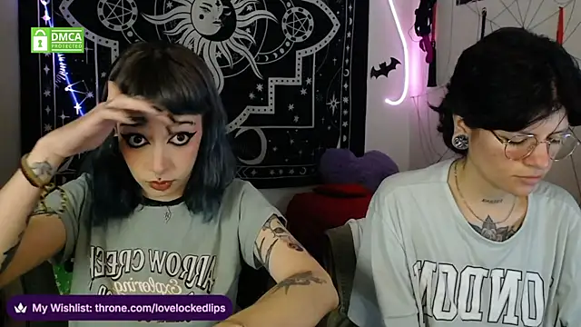 lovelockedlips online show from December 2, 2025, 3:41 am