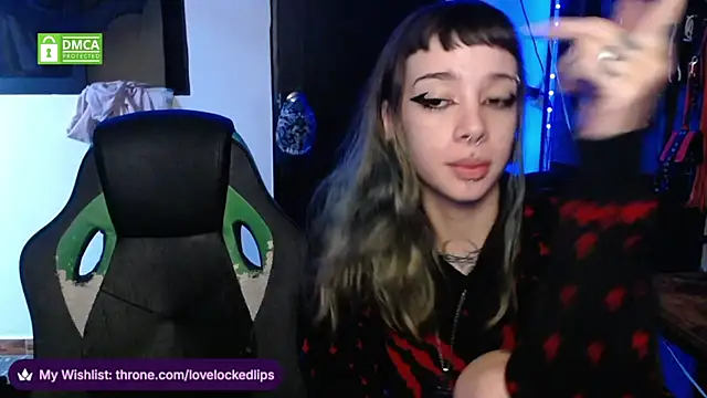 lovelockedlips online show from June 25, 2026, 12:32 pm