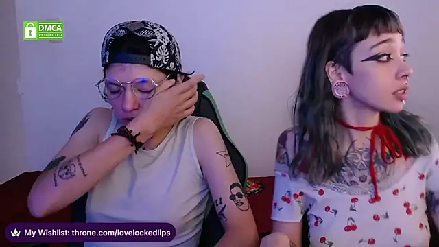 lovelockedlips online show from April 19, 2026, 5:47 pm