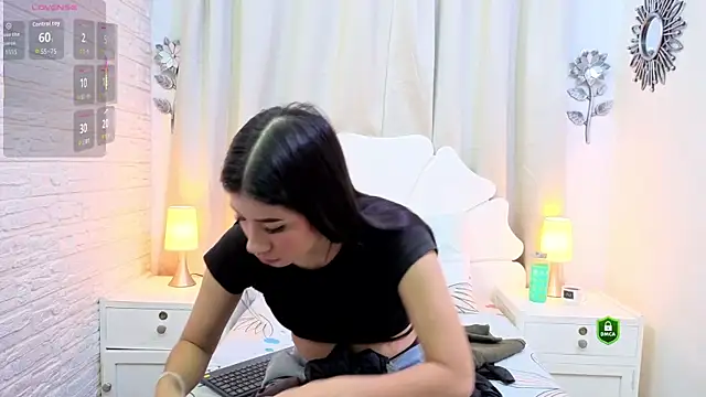 Lili Opal online show from February 13, 2026, 12:05 pm