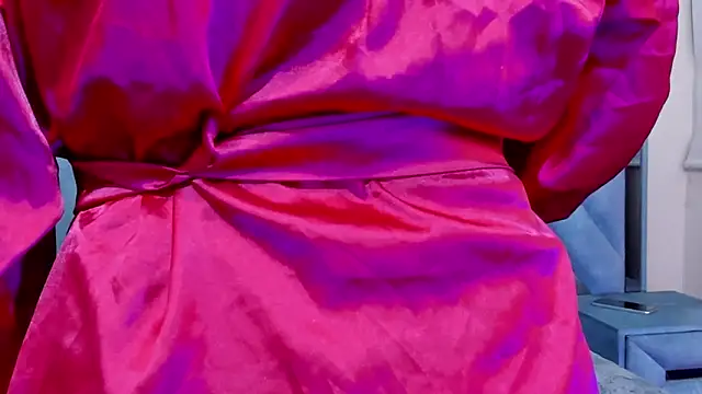 Snapshot of LauryAndNarem69 chatting on December 2, 2025, 7:54 am LauryAndNarem69 online show from December 2, 2025, 7:54 am