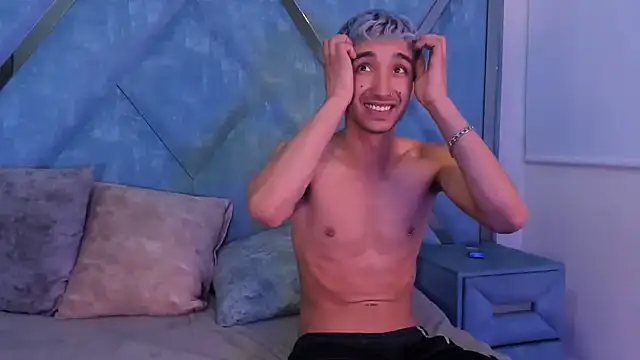 Snapshot of LauryAndNarem69 chatting on November 10, 2025, 7:57 am LauryAndNarem69 online show from November 10, 2025, 7:57 am