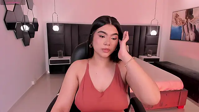 CandaseRussell online show from October 18, 2025, 8:11 pm