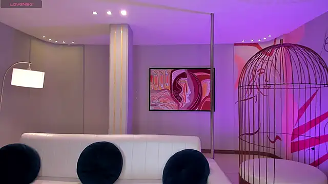 CandaseRussell online show from September 23, 2025, 8:16 pm