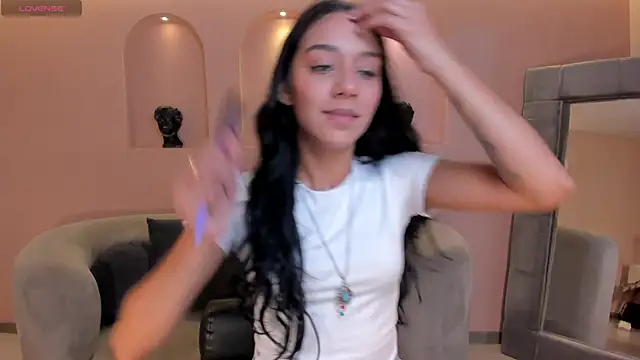 Snapshot of AmaliaCrus chatting on January 14, 2026, 8:23 pm AmaliaCrus online show from January 14, 2026, 8:23 pm