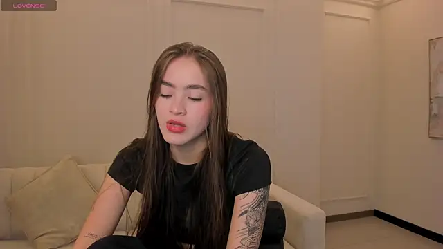 MaiaCollins online show from March 26, 2026, 6:06 pm