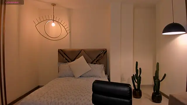 MaiaCollins online show from February 27, 2026, 6:52 pm