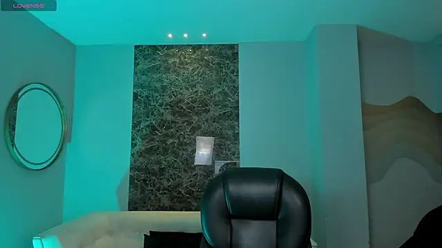 MaiaCollins online show from November 10, 2025, 8:14 pm