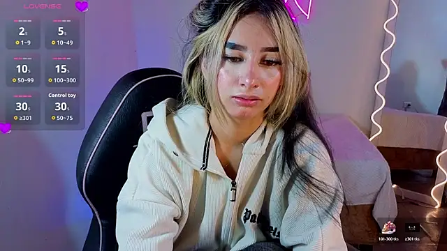 Snapshot of Malory_tay1 chatting on October 17, 2025, 6:53 pm Malory tay1 online show from October 17, 2025, 6:53 pm