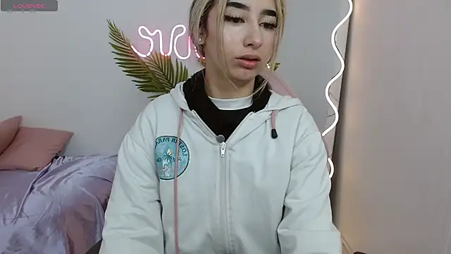 Snapshot of Malory_tay1 chatting on October 19, 2025, 11:35 am Malory tay1 online show from October 19, 2025, 11:35 am