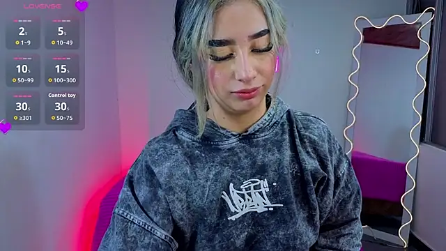 Snapshot of Malory_tay1 chatting on November 6, 2025, 7:07 pm Malory tay1 online show from November 6, 2025, 7:07 pm