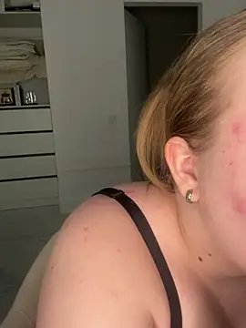 Snapshot of Amy_Sky_ chatting on February 14, 2026, 5:13 pm Amy Sky online show from February 14, 2026, 5:13 pm