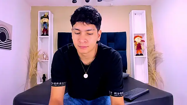 Jhojan twink online show from October 17, 2025, 1:02 pm