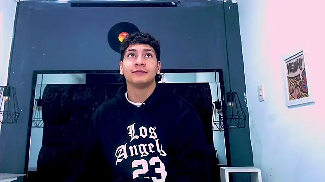 Snapshot of Jhojan_twink chatting on March 20, 2026, 5:19 am Jhojan twink online show from March 20, 2026, 5:19 am