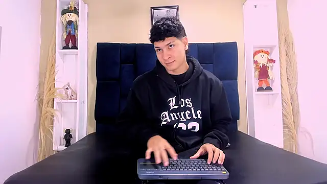 Jhojan twink online show from October 10, 2025, 12:06 pm