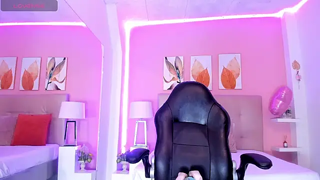 Molly h0t online show from March 26, 2026, 12:47 pm