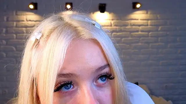 Snapshot of minigirl chatting on March 15, 2025, 10:24 am minigirl online show from March 15, 2025, 10:24 am