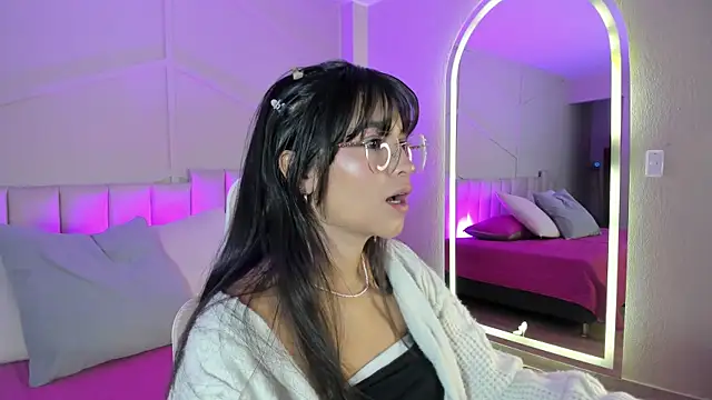 Eimmy bm online show from October 13, 2025, 7:04 pm