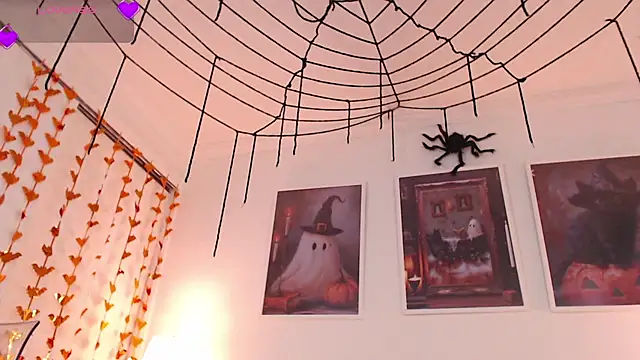 Valen ross  online show from October 4, 2025, 8:21 pm