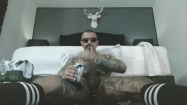 danilog515 online show from April 15, 2026, 1:22 am