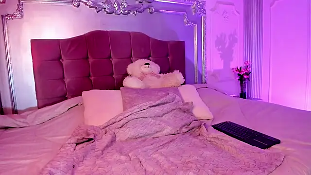 KatianPierce online show from October 22, 2025, 7:46 pm