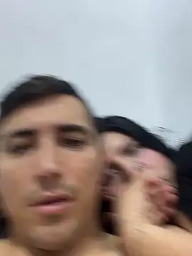 pareja curiosa19 online show from December 22, 2025, 4:01 am