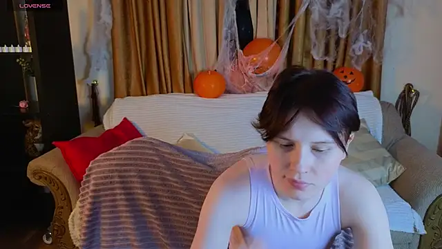 Snapshot of Tara_Lawson chatting on October 25, 2025, 7:14 pm Tara Lawson online show from October 25, 2025, 7:14 pm