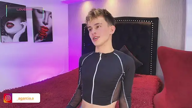 LiamWildx20 online show from December 4, 2025, 5:39 am