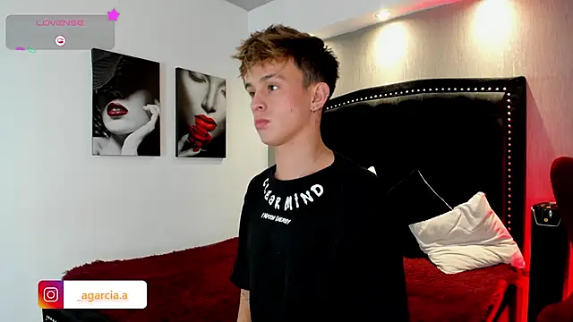 LiamWildx20 online show from February 16, 2026, 4:33 am